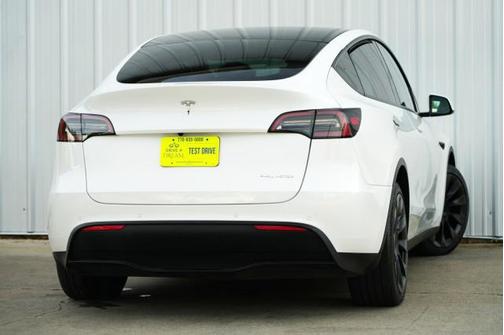 2022 Tesla Model Y Long Range Dual Motor All-Wheel Drive