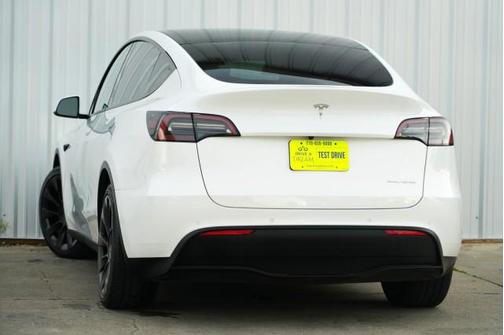 2022 Tesla Model Y Long Range Dual Motor All-Wheel Drive