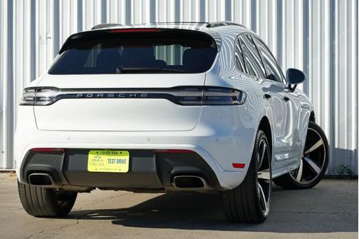 2023 Porsche Macan w/ Premium Plus Package