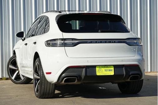 2023 Porsche Macan w/ Premium Plus Package