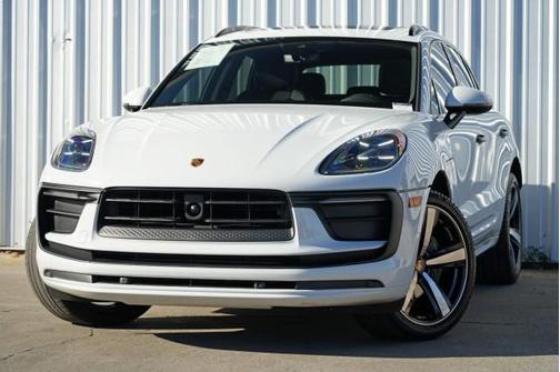 2023 Porsche Macan w/ Premium Plus Package