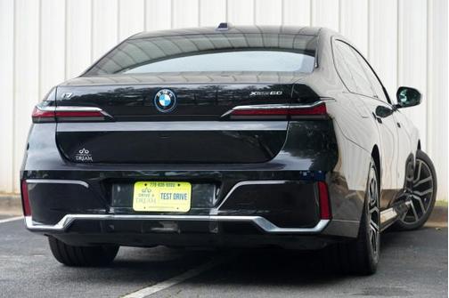 Black Sapphire Metallic 2023 BMW i7 xDrive60