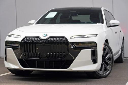 Alpine White 2023 BMW 740 i