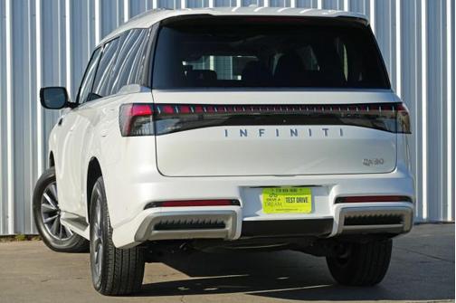2025 INFINITI QX80 PURE
