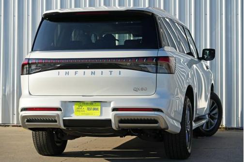 2025 INFINITI QX80 PURE
