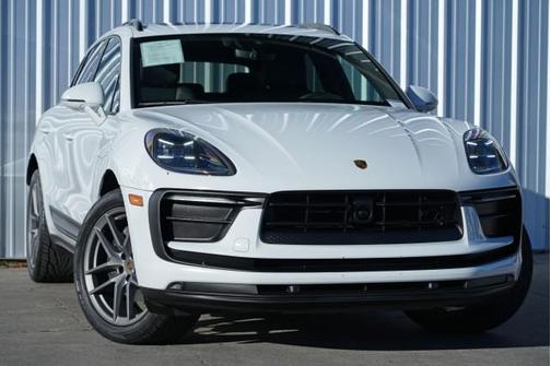 2022 Porsche Macan w/ Premium Package