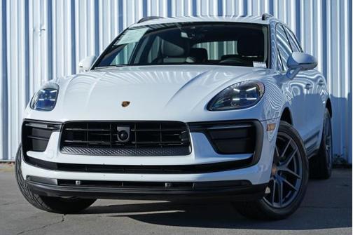 2022 Porsche Macan w/ Premium Package