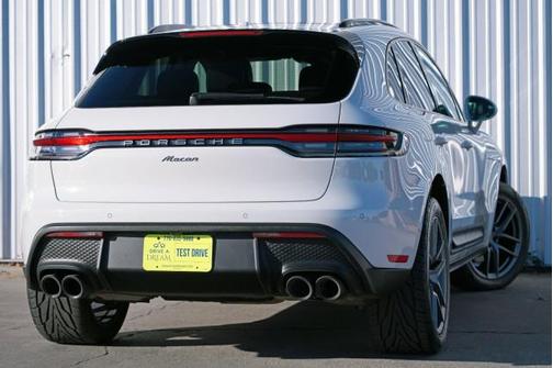 2022 Porsche Macan w/ Premium Package