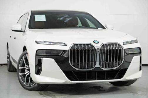 Mineral White Metallic 2023 BMW 760 i xDrive