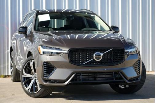 2024 Volvo XC60 Recharge Plug-In Hybrid T8 Ultimate Dark Theme