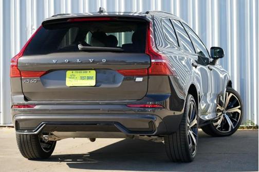 2024 Volvo XC60 Recharge Plug-In Hybrid T8 Ultimate Dark Theme