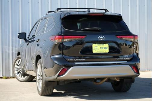 2023 Toyota Highlander Platinum