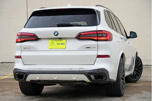Mineral White Metallic 2023 BMW X5 xDrive40i