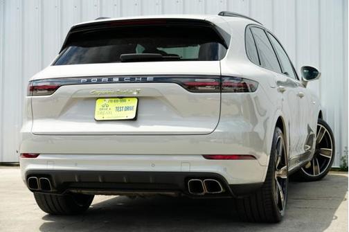 2022 Porsche Cayenne E-Hybrid S