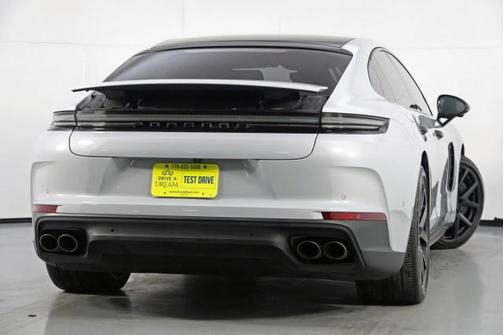 2025 Porsche Panamera 4