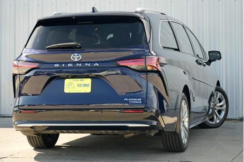 2024 Toyota Sienna Platinum