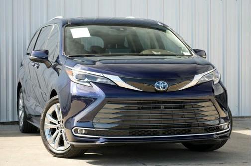 2024 Toyota Sienna Platinum