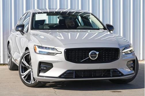 2025 Volvo S60 B5 Plus