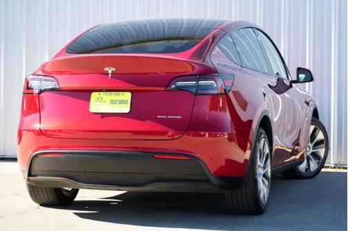 2022 Tesla Model Y Long Range Dual Motor All-Wheel Drive