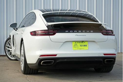 2018 Porsche Panamera 4