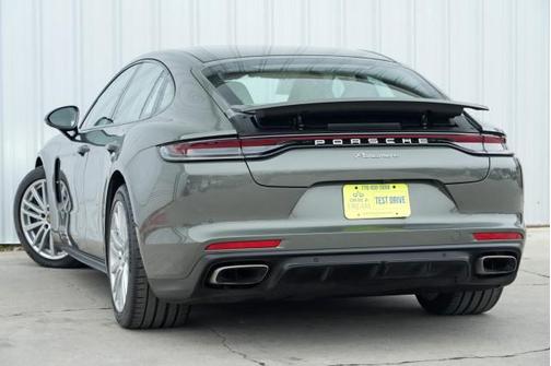 2022 Porsche Panamera 4