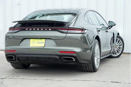 2022 Porsche Panamera 4