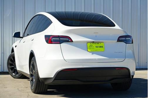 2022 Tesla Model Y Long Range Dual Motor All-Wheel Drive