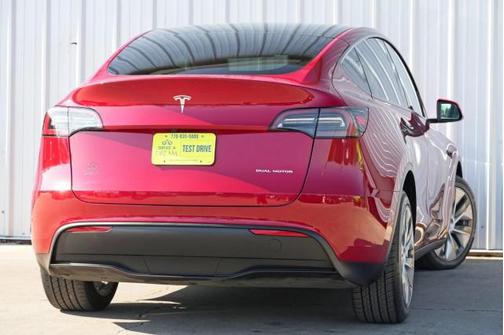 2022 Tesla Model Y Long Range Dual Motor All-Wheel Drive