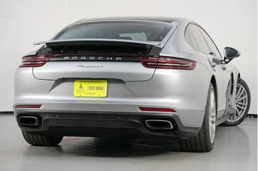 2018 Porsche Panamera 4