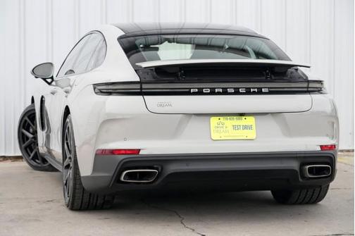 2025 Porsche Panamera 4