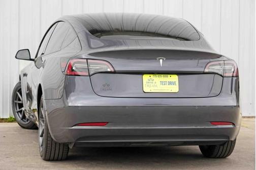 Midnight Silver Metallic 2022 Tesla Model 3 Standard Range