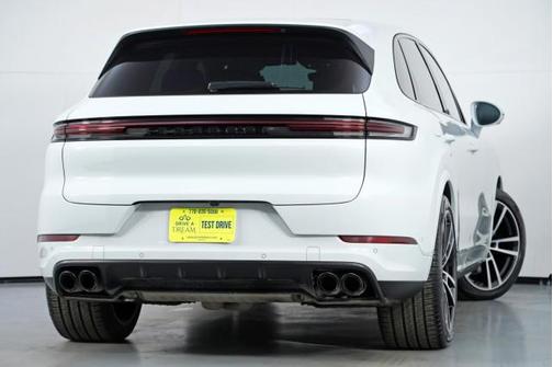 Carrara White Metallic 2024 Porsche Cayenne S