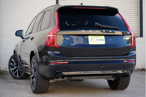 Onyx Black Metallic 2023 Volvo XC90 Recharge Plug-In Hybrid T8 Plus Dark Theme 7-Seater