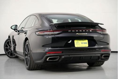 2022 Porsche Panamera 4