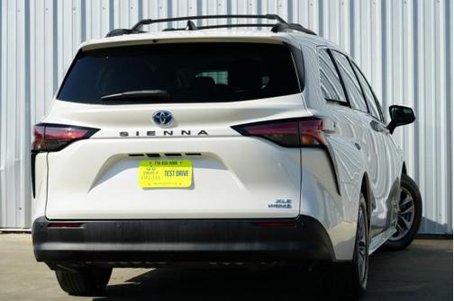2021 Toyota Sienna XLE 8 Passenger