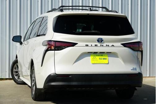 2021 Toyota Sienna XLE 8 Passenger