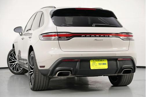 2023 Porsche Macan w/ Premium Plus Package