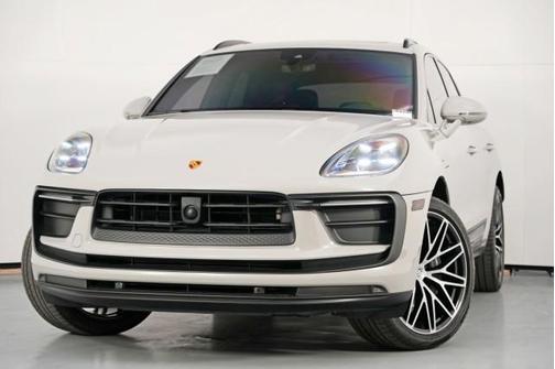 2023 Porsche Macan w/ Premium Plus Package