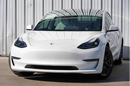 Pearl White Multi-Coat 2023 Tesla Model 3 Standard Range
