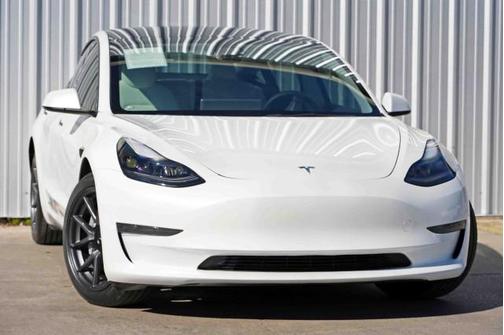 Pearl White Multi-Coat 2023 Tesla Model 3 Standard Range