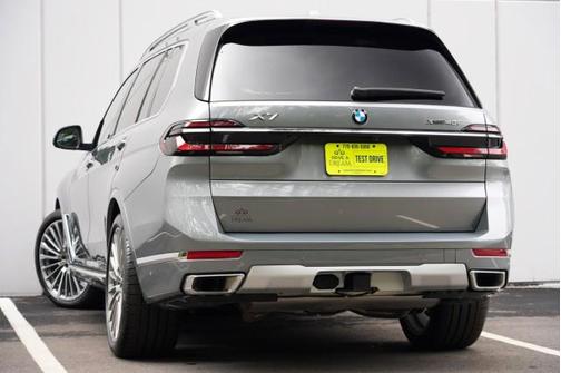 Skyscraper Grey Metallic 2023 BMW X7 xDrive40i