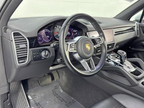 2023 Porsche Cayenne Platinum Edition