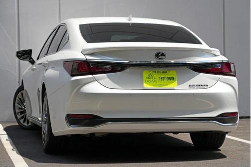 Eminent White Pearl 2024 Lexus ES 300h Luxury