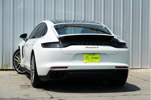 2022 Porsche Panamera E-Hybrid 4 Platinum Edition