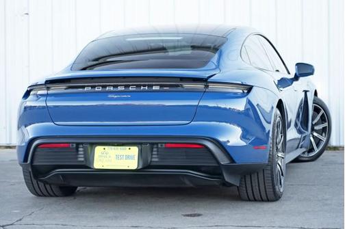 2022 Porsche Taycan w/ Premium Pcakage