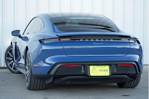2022 Porsche Taycan w/ Premium Pcakage
