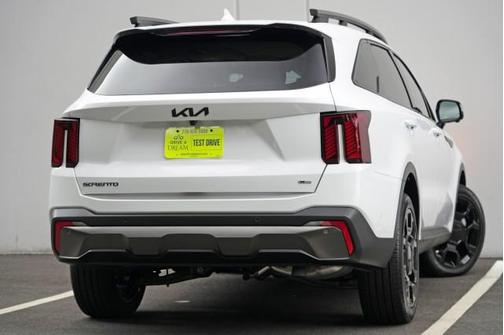 Glacial White Pearl 2025 Kia Sorento SX