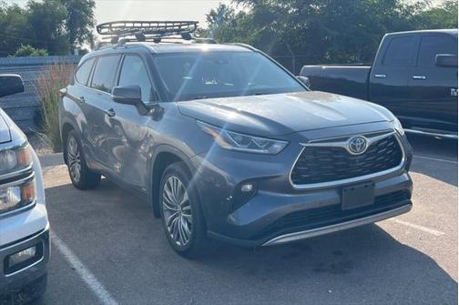 2022 Toyota Highlander Hybrid Platinum