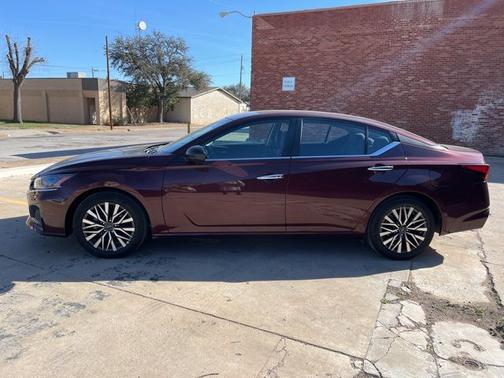Garnet Pearl Metallic 2025 Nissan Altima SV FWD