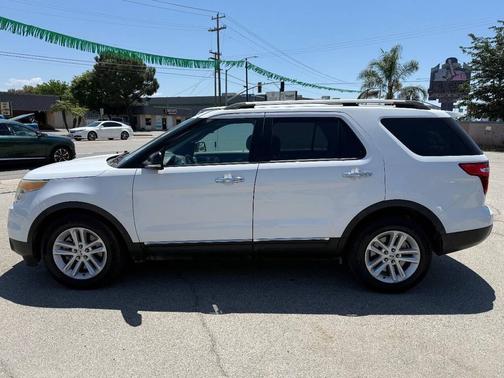 White 2014 Ford Explorer XLT